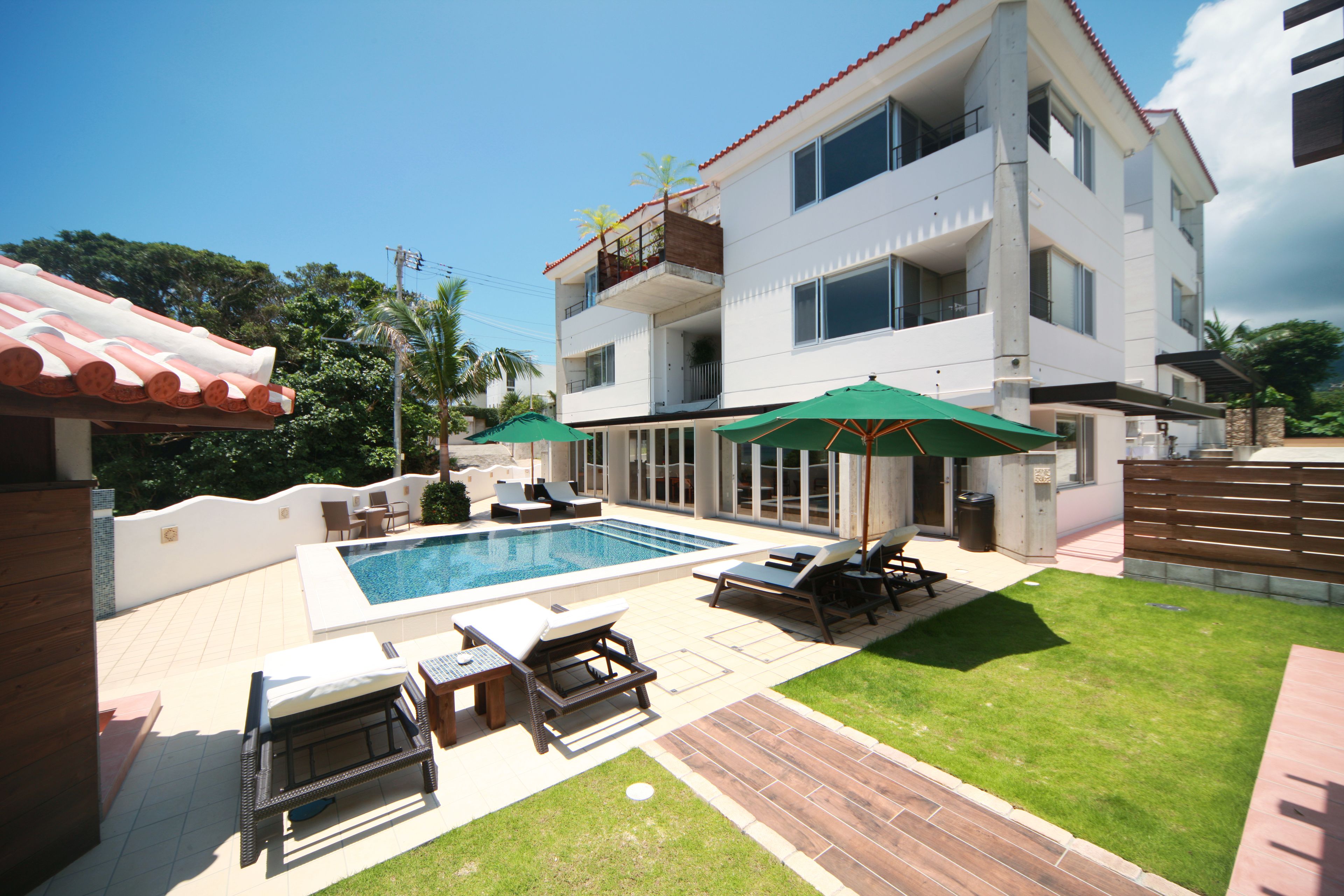 outdoor pool, open 8:00 am to 10 pm, pool umbrellas, pool loungers