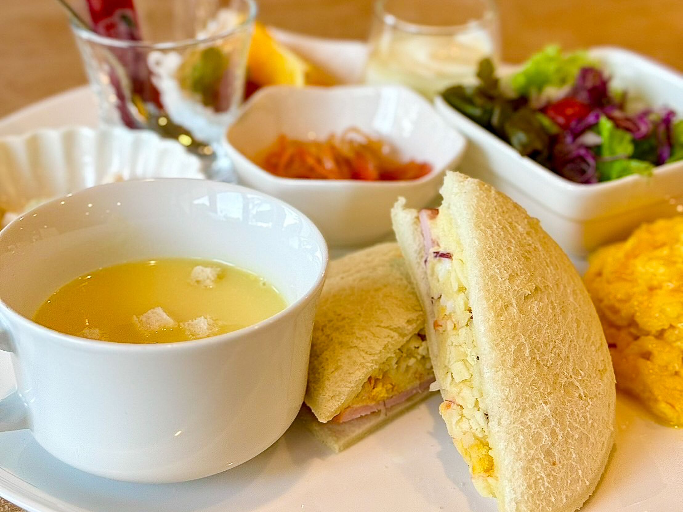 daily full breakfast (jpy 1800 per person)