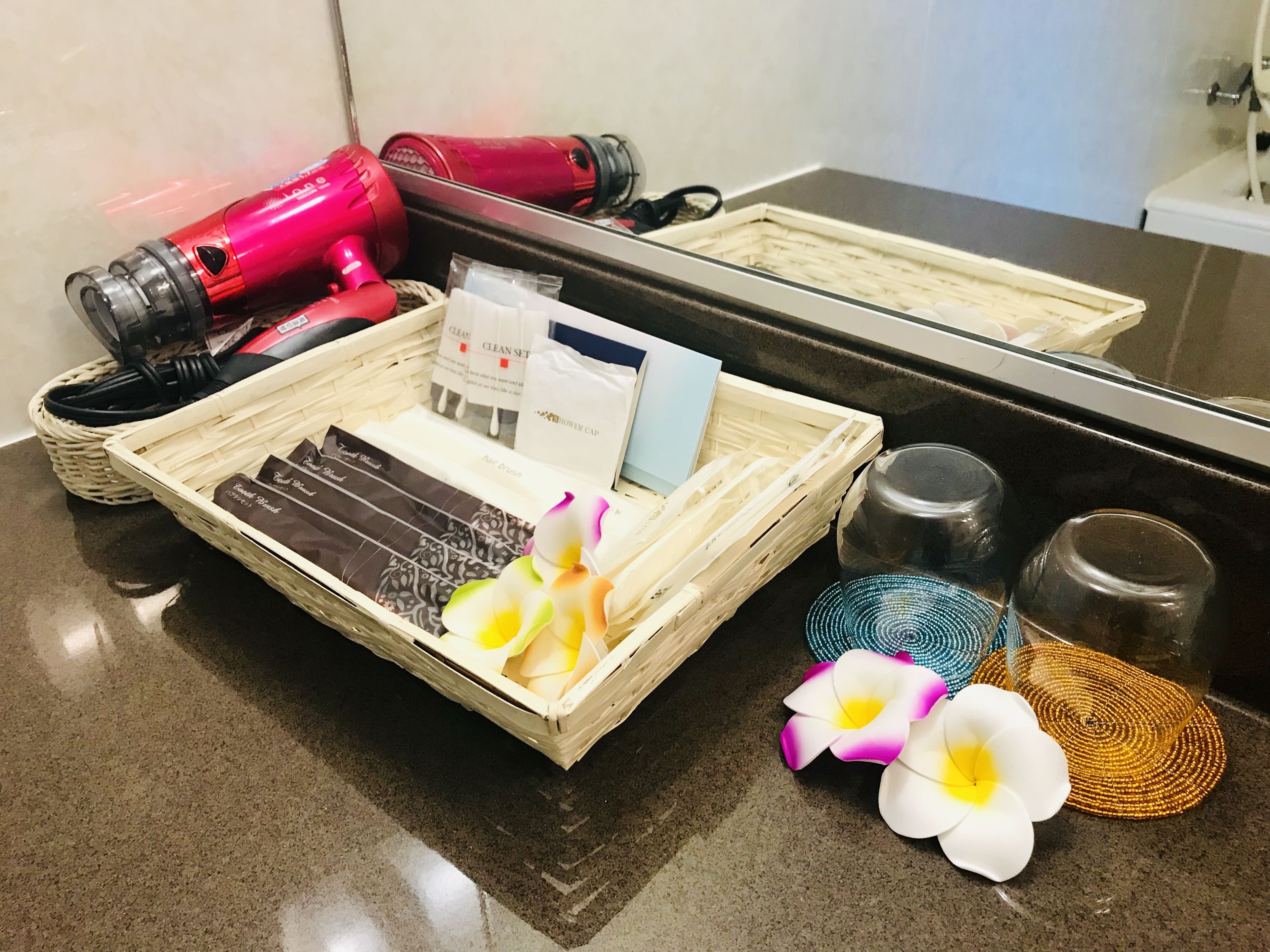 combined shower/bathtub, free toiletries, hair dryer, slippers