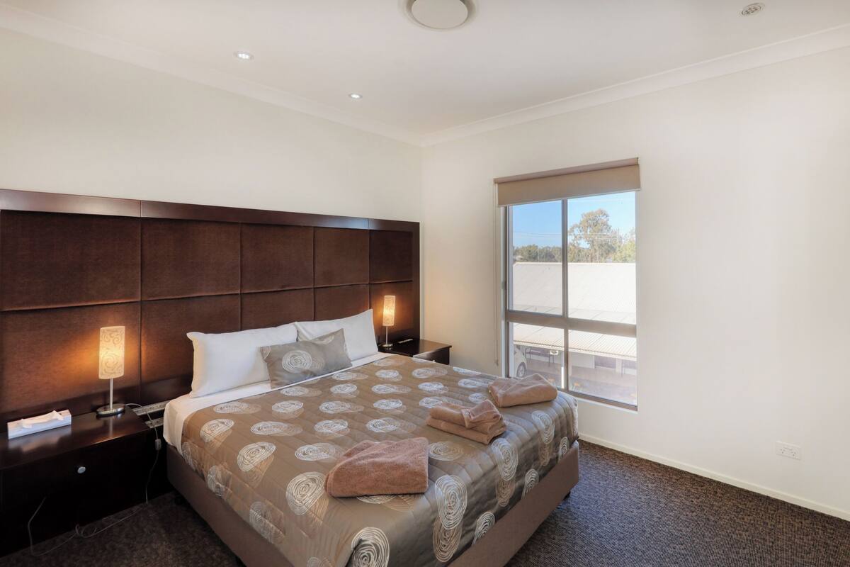 Self Contained Apartment | Premium bedding, desk, soundproofing, iron/ironing board
