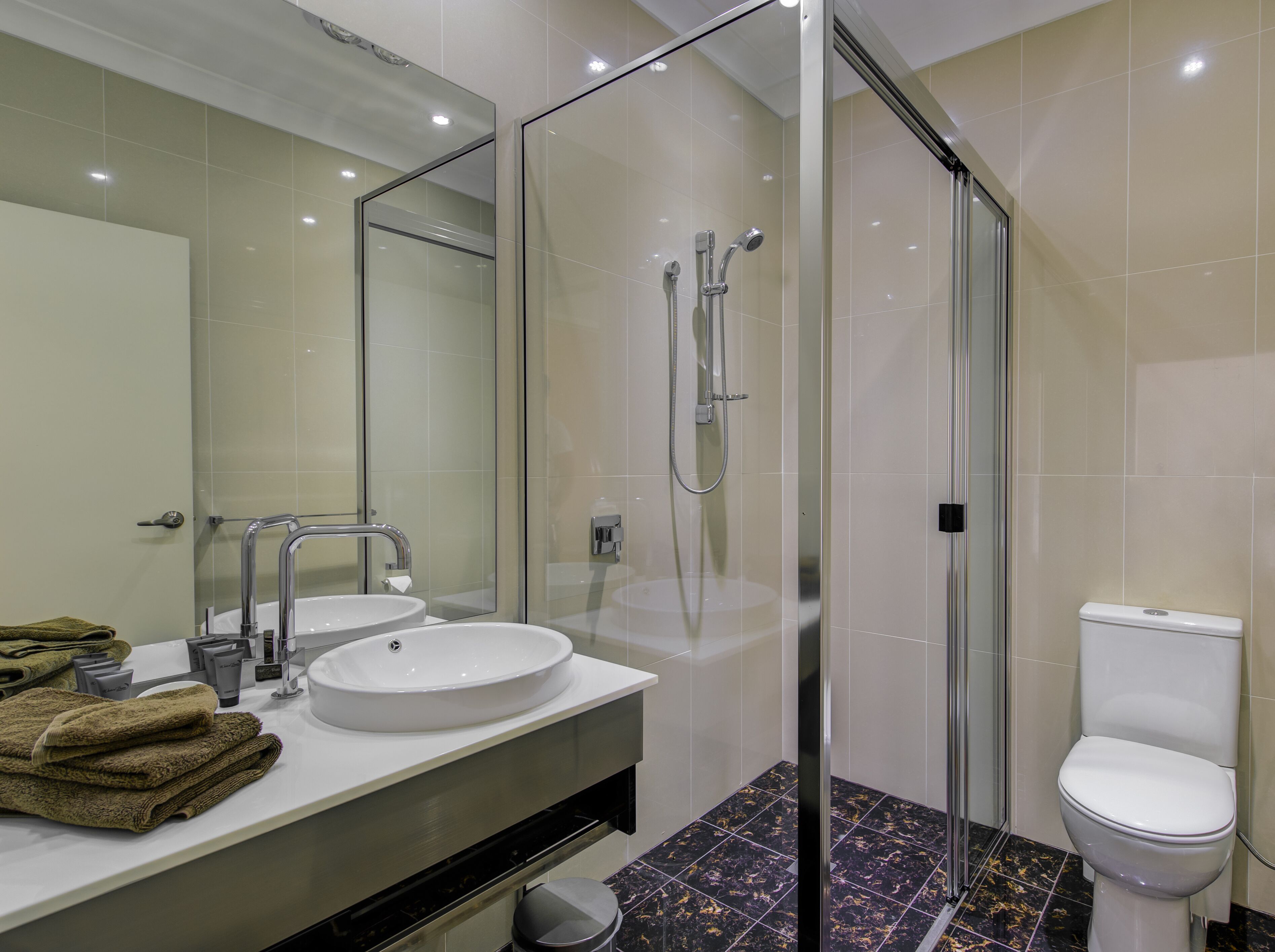 Self Contained Apartment | Bathroom | Shower, free toiletries, hair dryer, towels