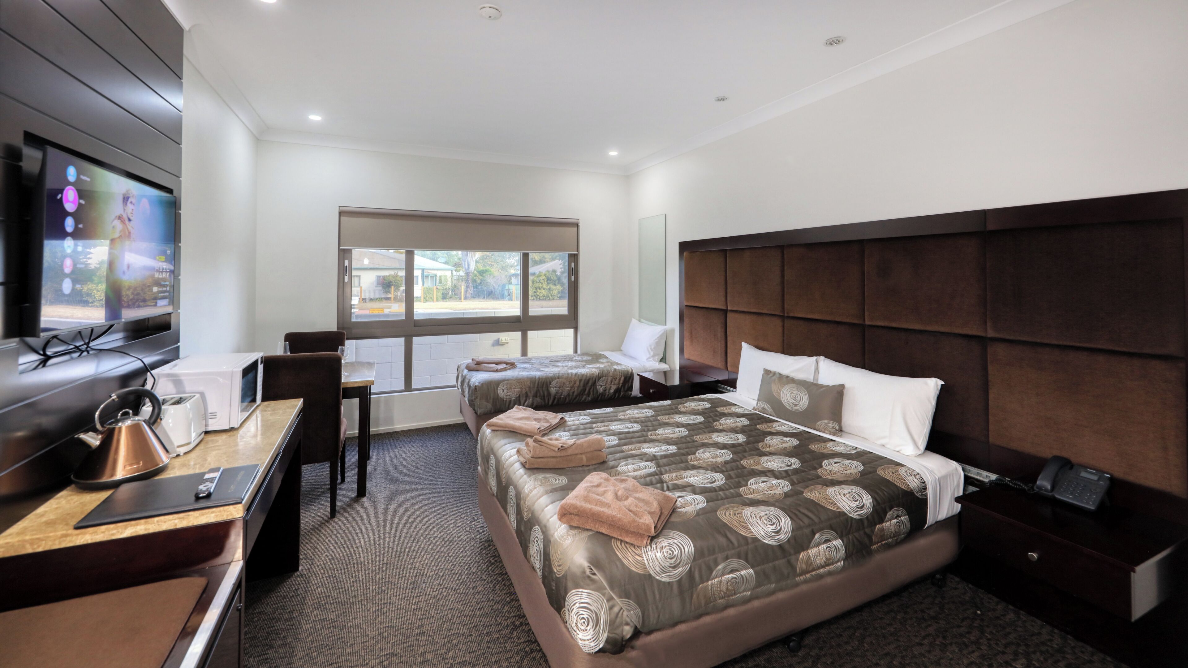 Chambre avec lits jumeaux | Literie de qualité supérieure, bureau, chambres insonorisées