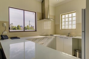 Apartament executiu, cuina | Cuina privada | Cafetera i tetera i bullidora elèctrica 