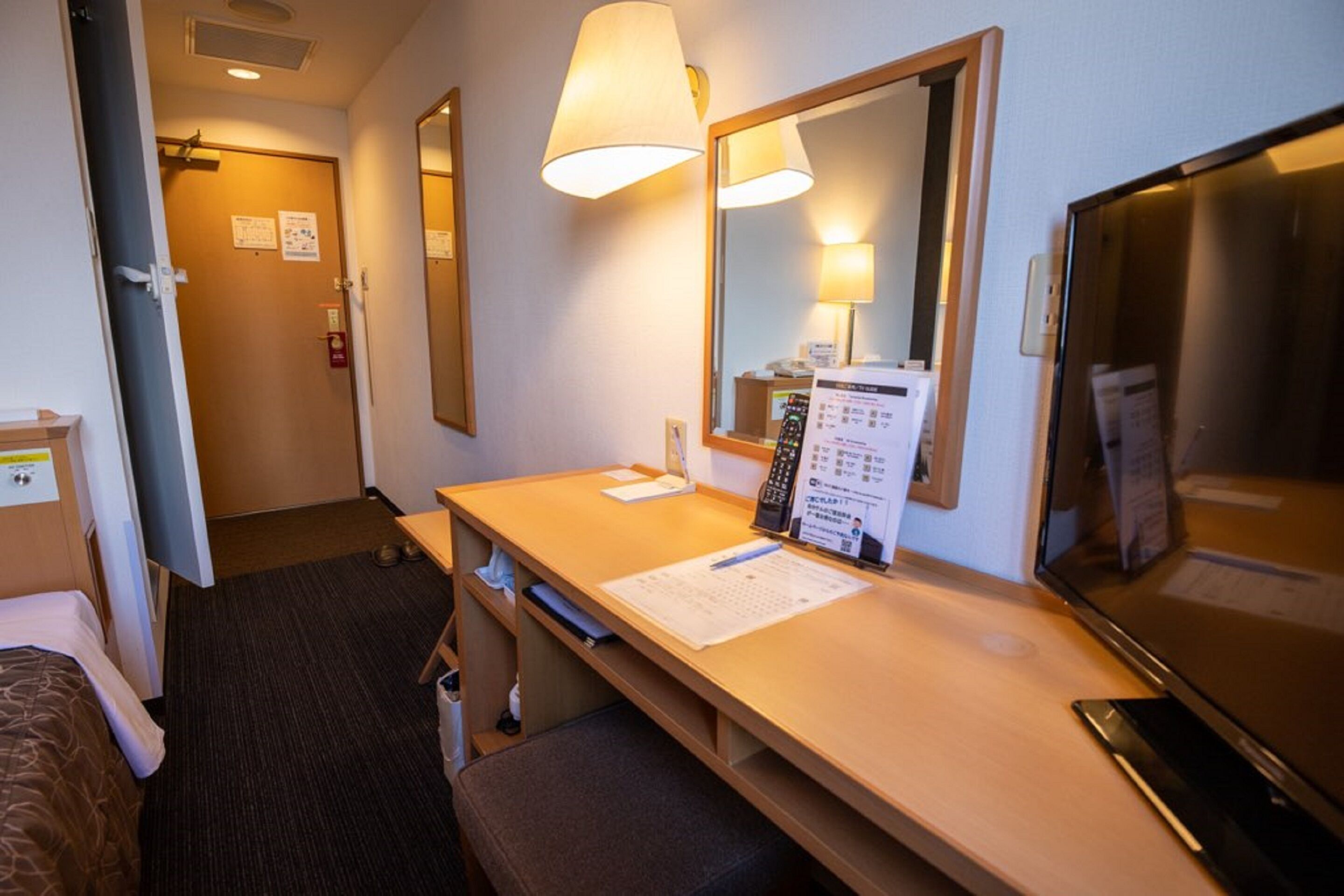 1 bedroom, desk, free wifi, bed sheets