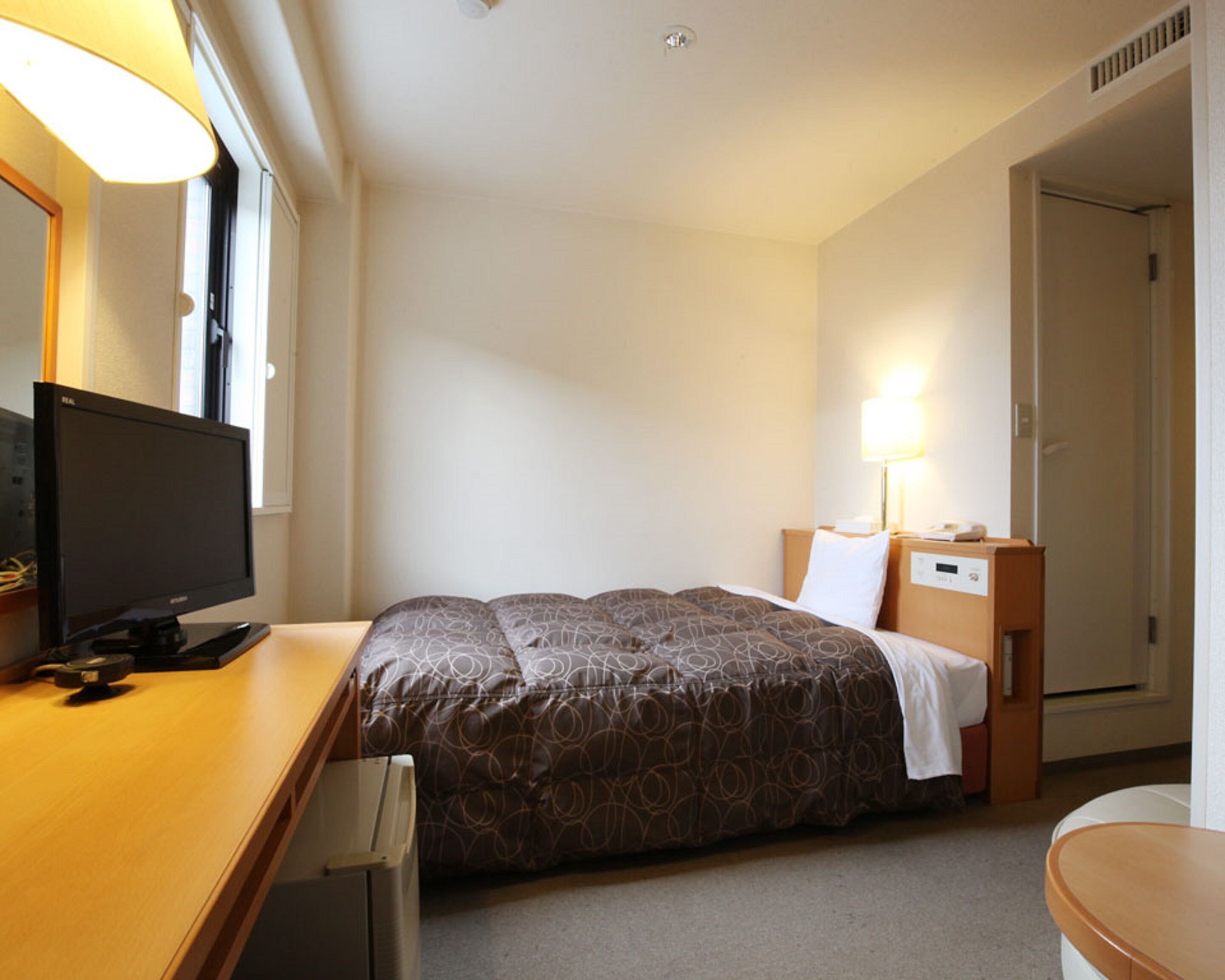 1 bedroom, desk, free wifi, bed sheets