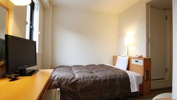 Escritorio, wifi gratis y ropa de cama