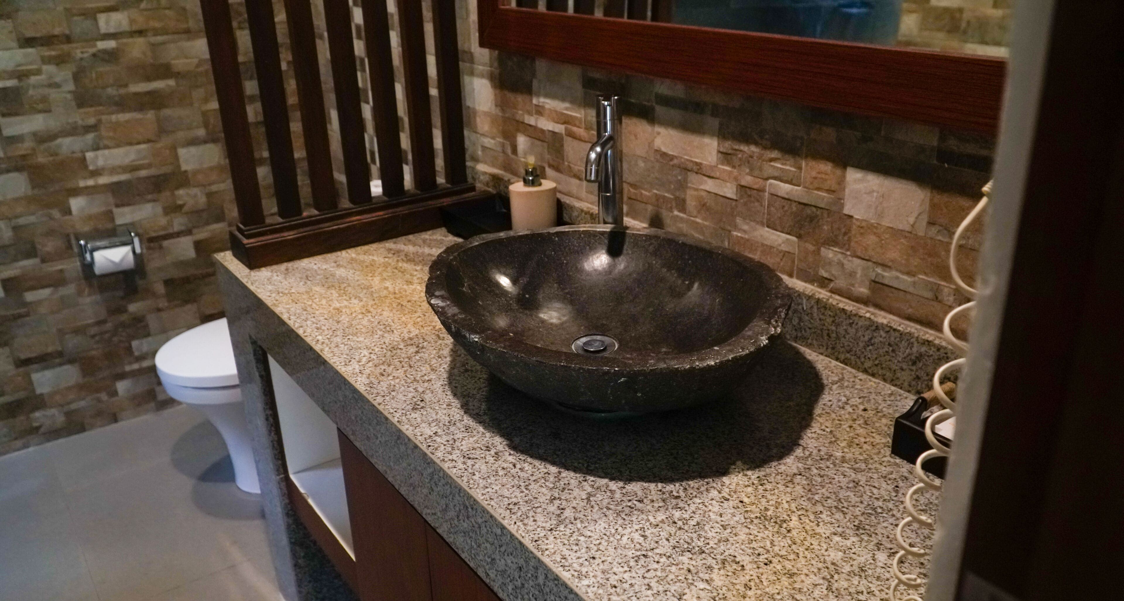 suite, 1 king bed | 1 bedroom, minibar, in-room safe, desk