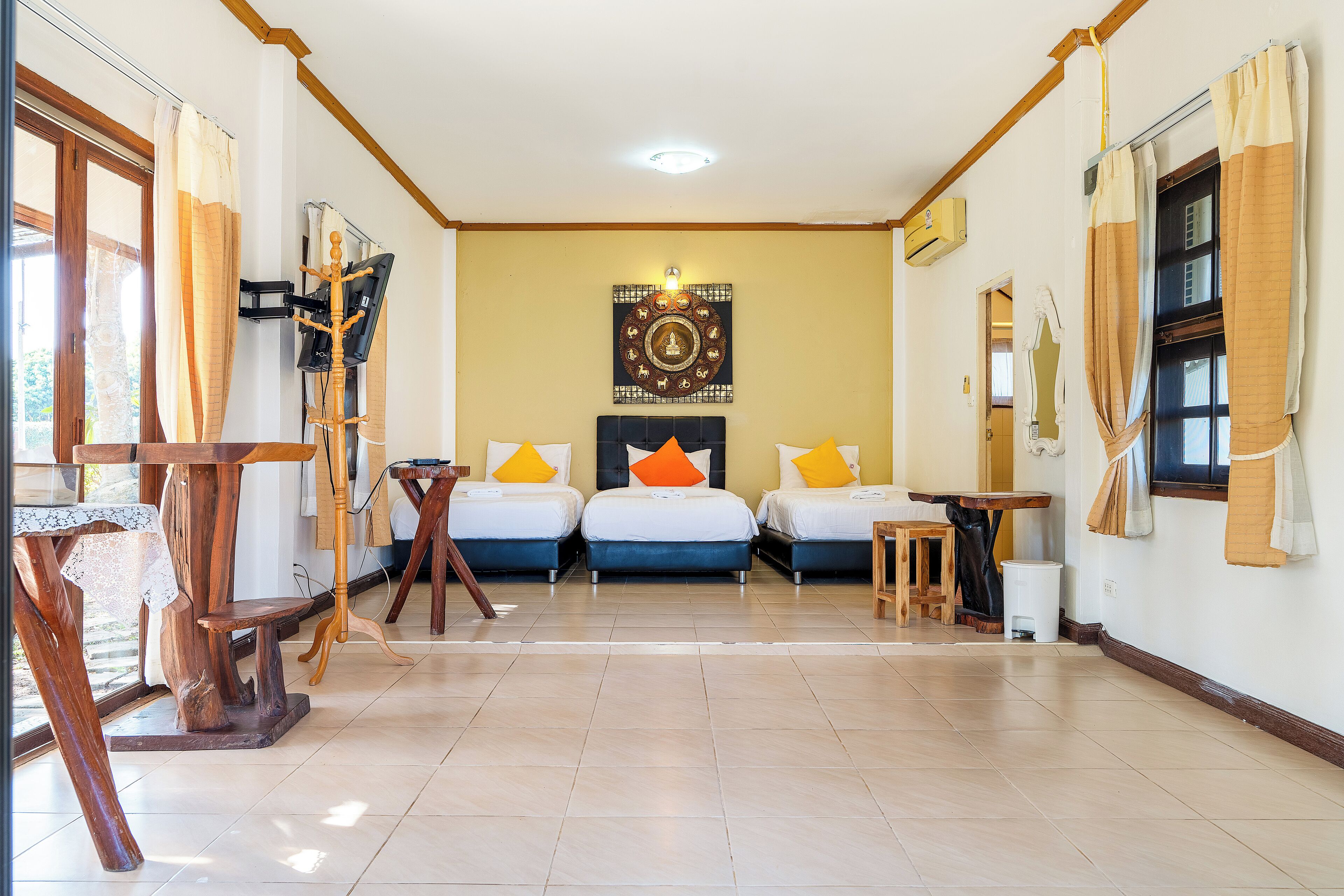 Triple Room | Free WiFi, bed sheets