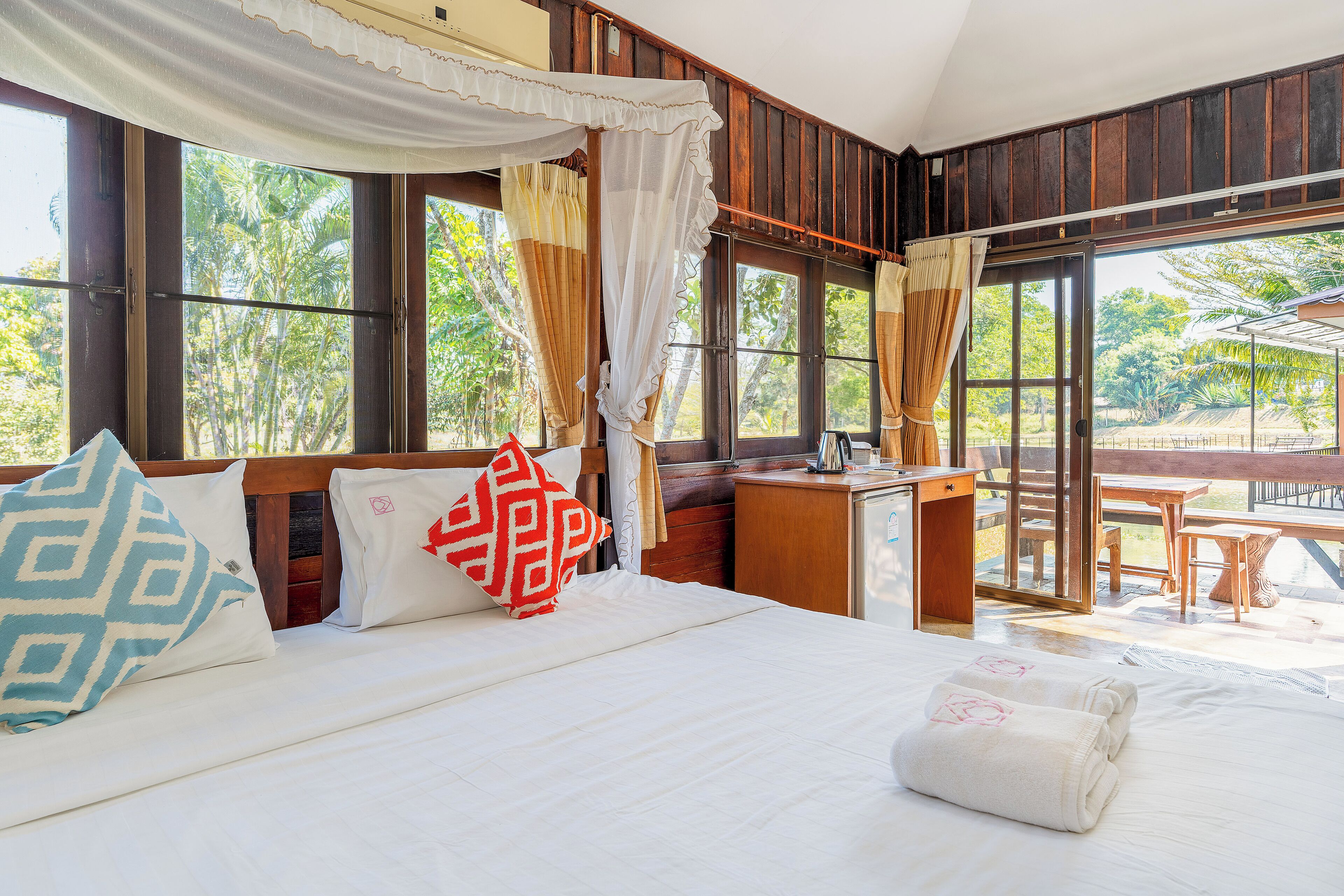 Kamar Double Standar | Wi-Fi gratis dan seprai linen