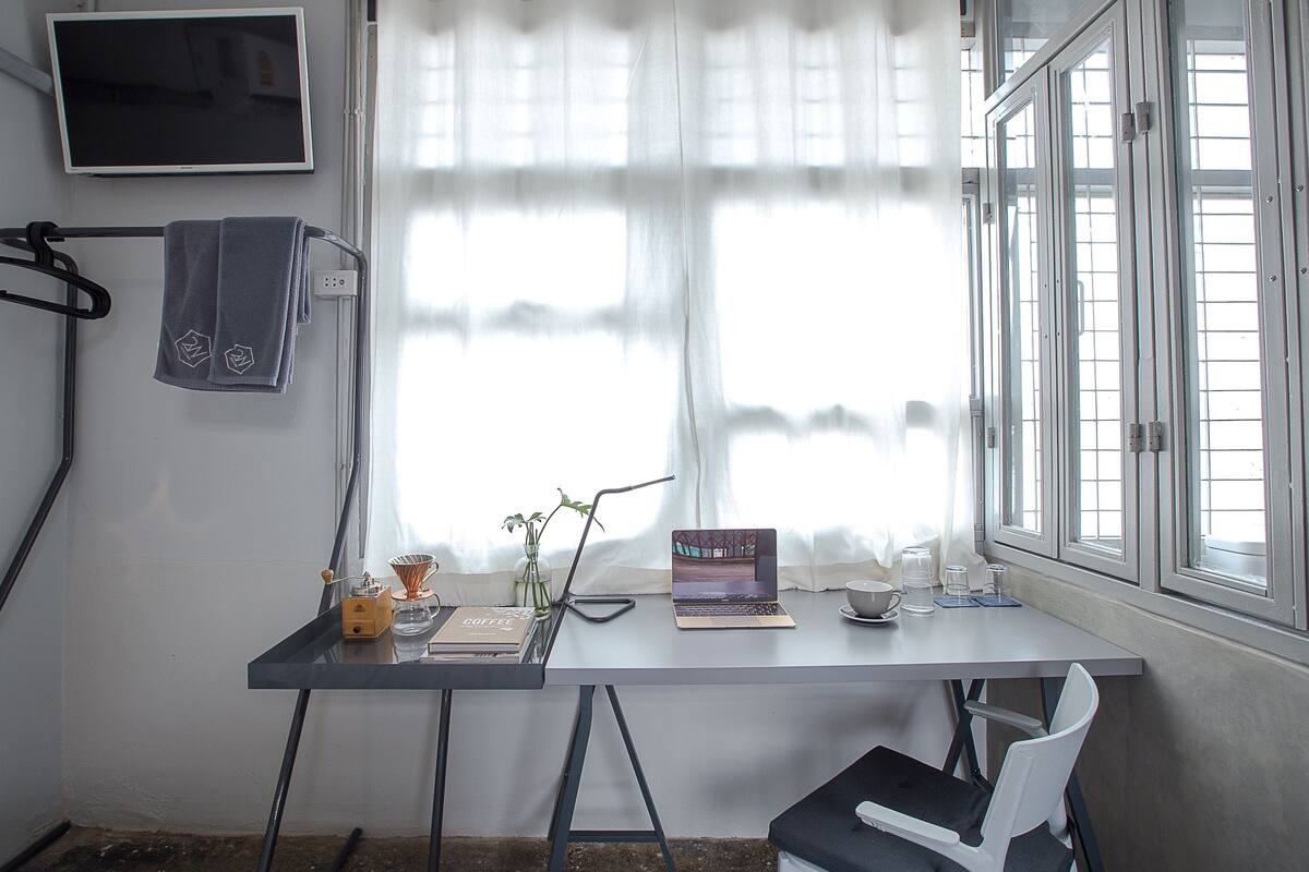Private Double Room Ensuite | Free WiFi, bed sheets