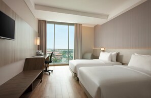 In-room safe, desk, blackout curtains, rollaway beds - Hotel Santika Radial Palembang (Palembang)