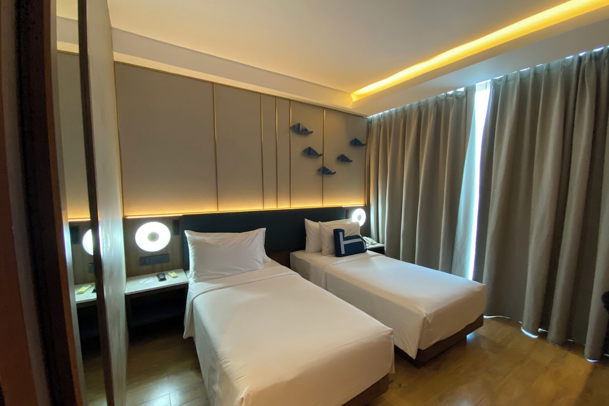 Twin Room (Cityscape) | In-room safe, desk, blackout curtains, free WiFi