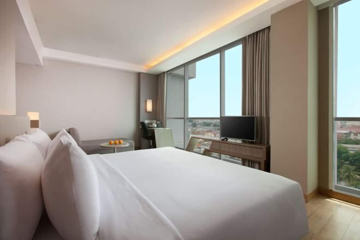 In-room safe, desk, blackout curtains, rollaway beds