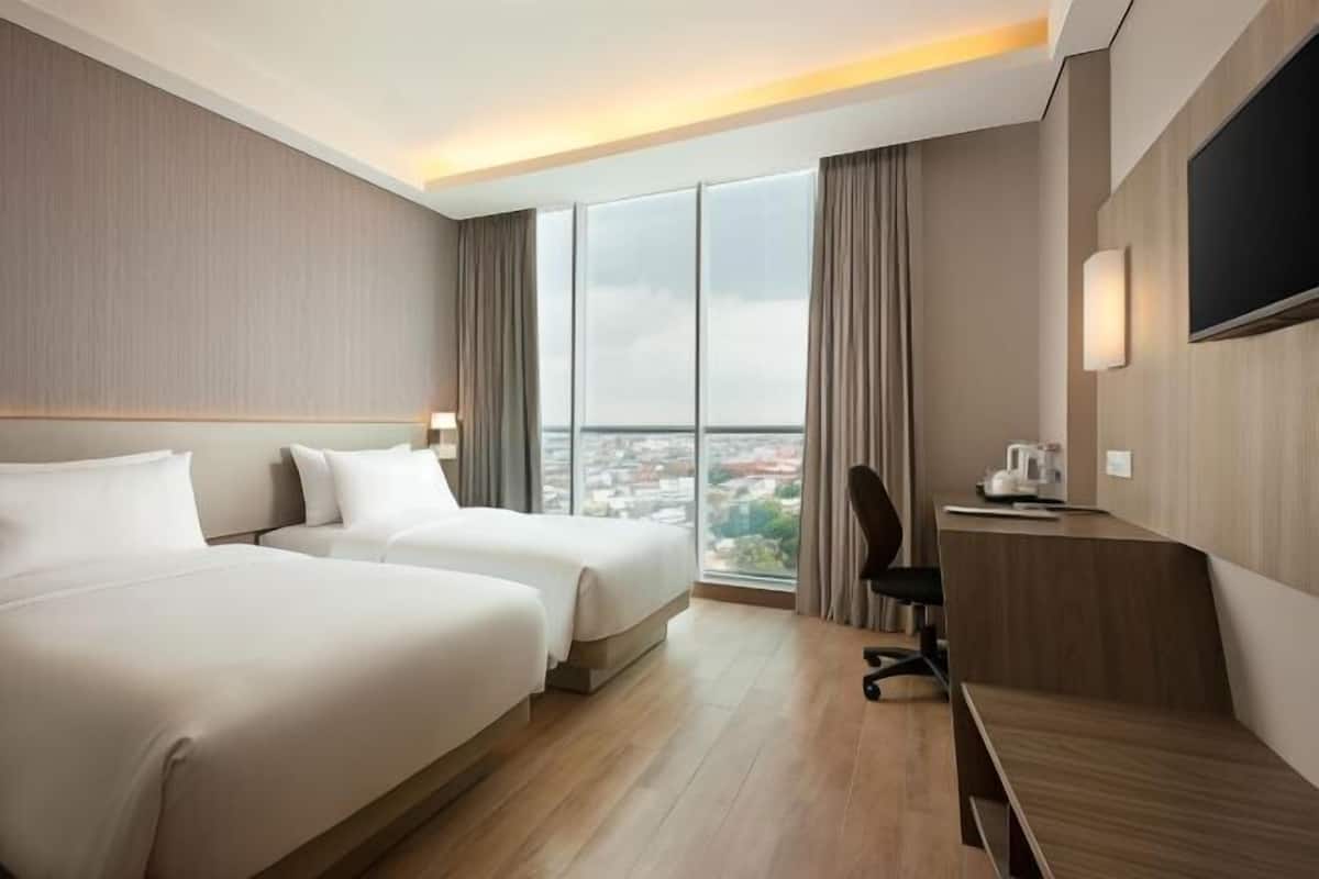 In-room safe, desk, blackout curtains, rollaway beds