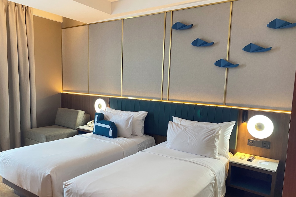 Twin Room (Skyline) | In-room safe, desk, blackout curtains, free WiFi