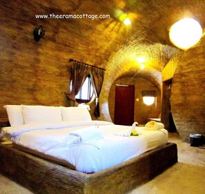 Baan Khonmai | Desk, rollaway beds, free WiFi - Theerama Cottage Resort (Suan Phueng)