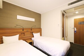 Down duvets, desk, blackout curtains, iron/ironing board - Smile Hotel Aomori (Aomori)