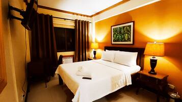 Deluxe dubbelrum | Skrivbord, extrasängar och sängkläder