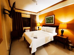 Deluxe Double Room | Desk, rollaway beds, bed sheets - Spring Plaza Hotel (Dasmarinas)