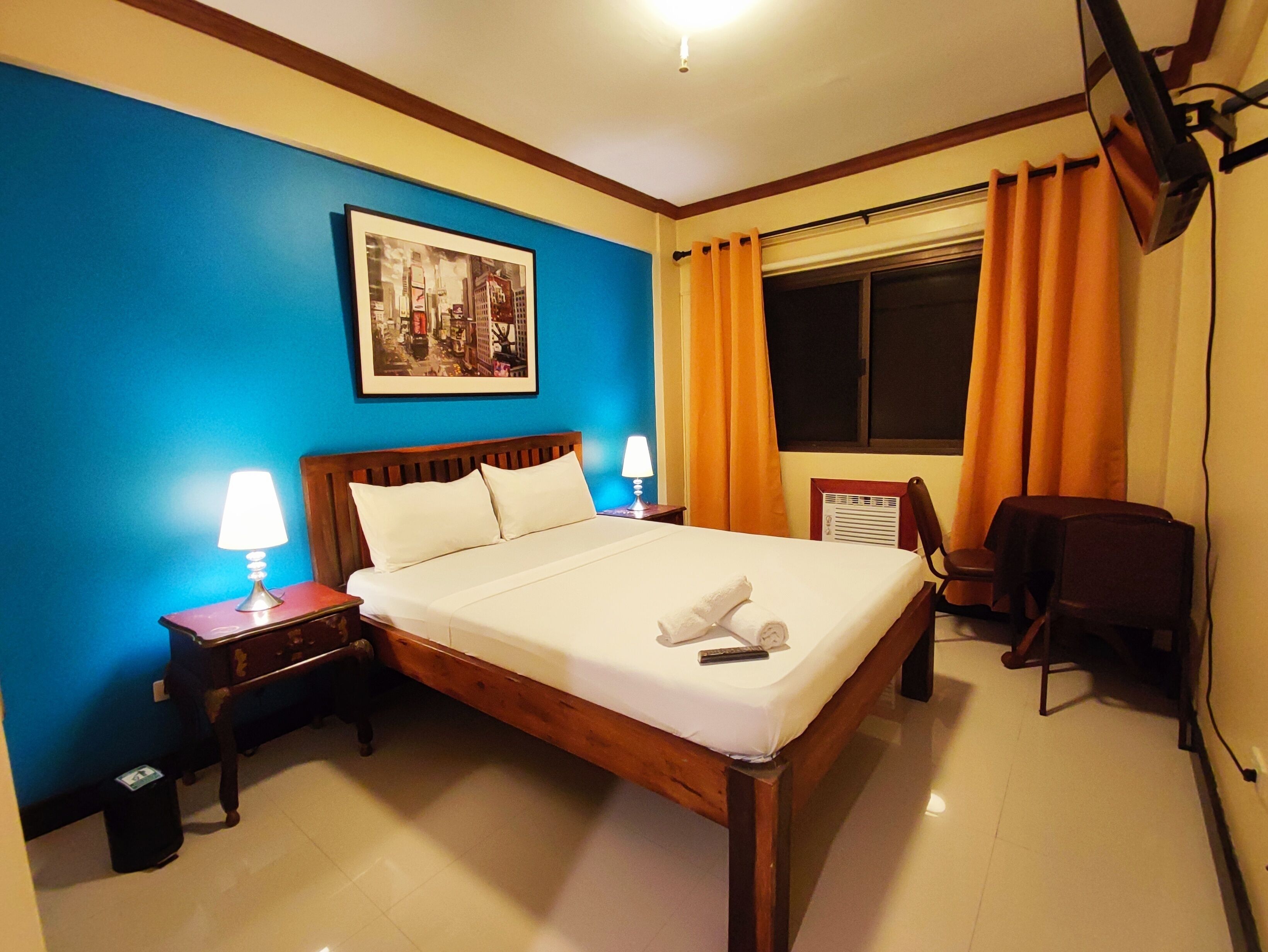 standard room | desk, rollaway beds, bed sheets