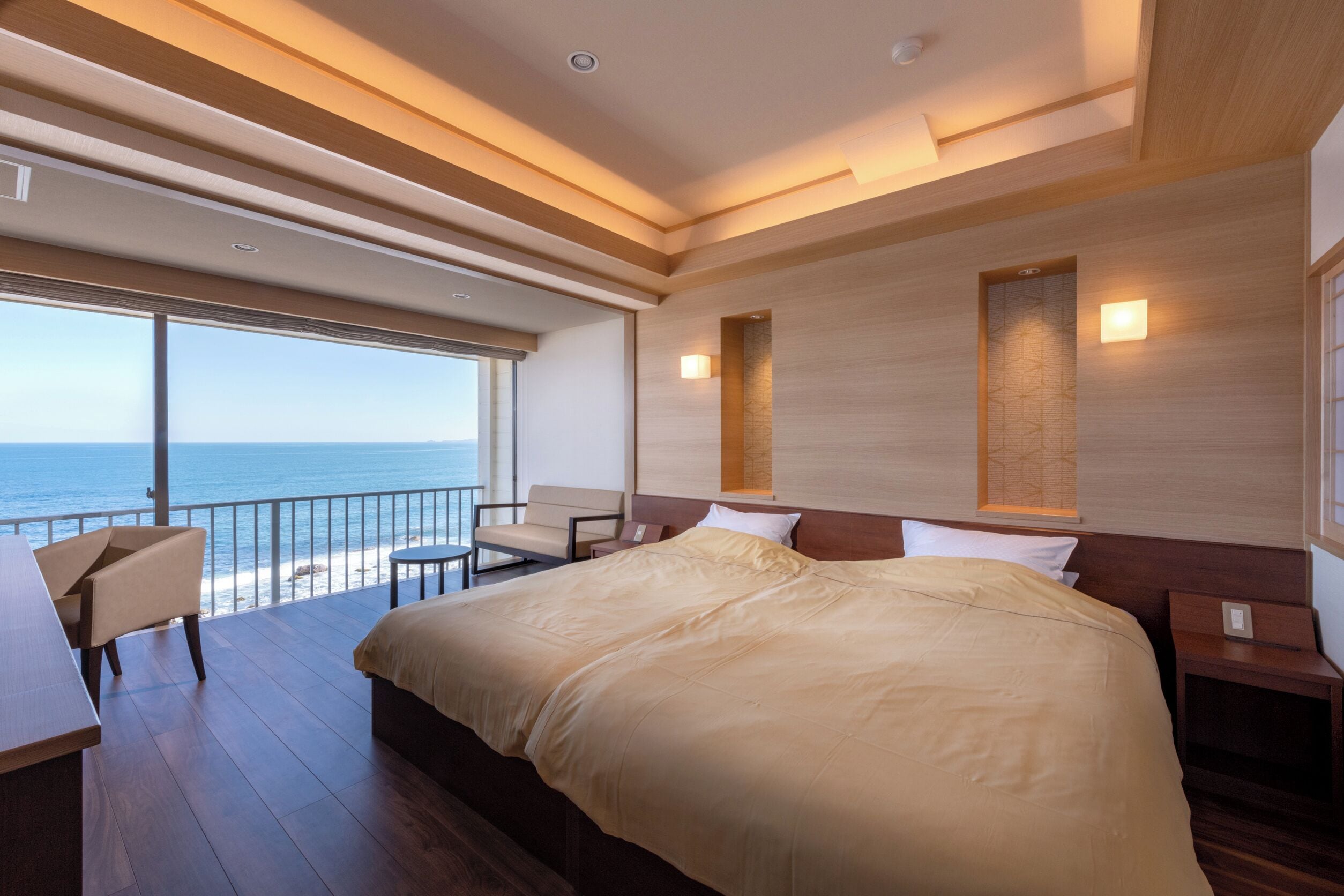 Deluxe Room | In-room safe, blackout drapes, free WiFi, bed sheets