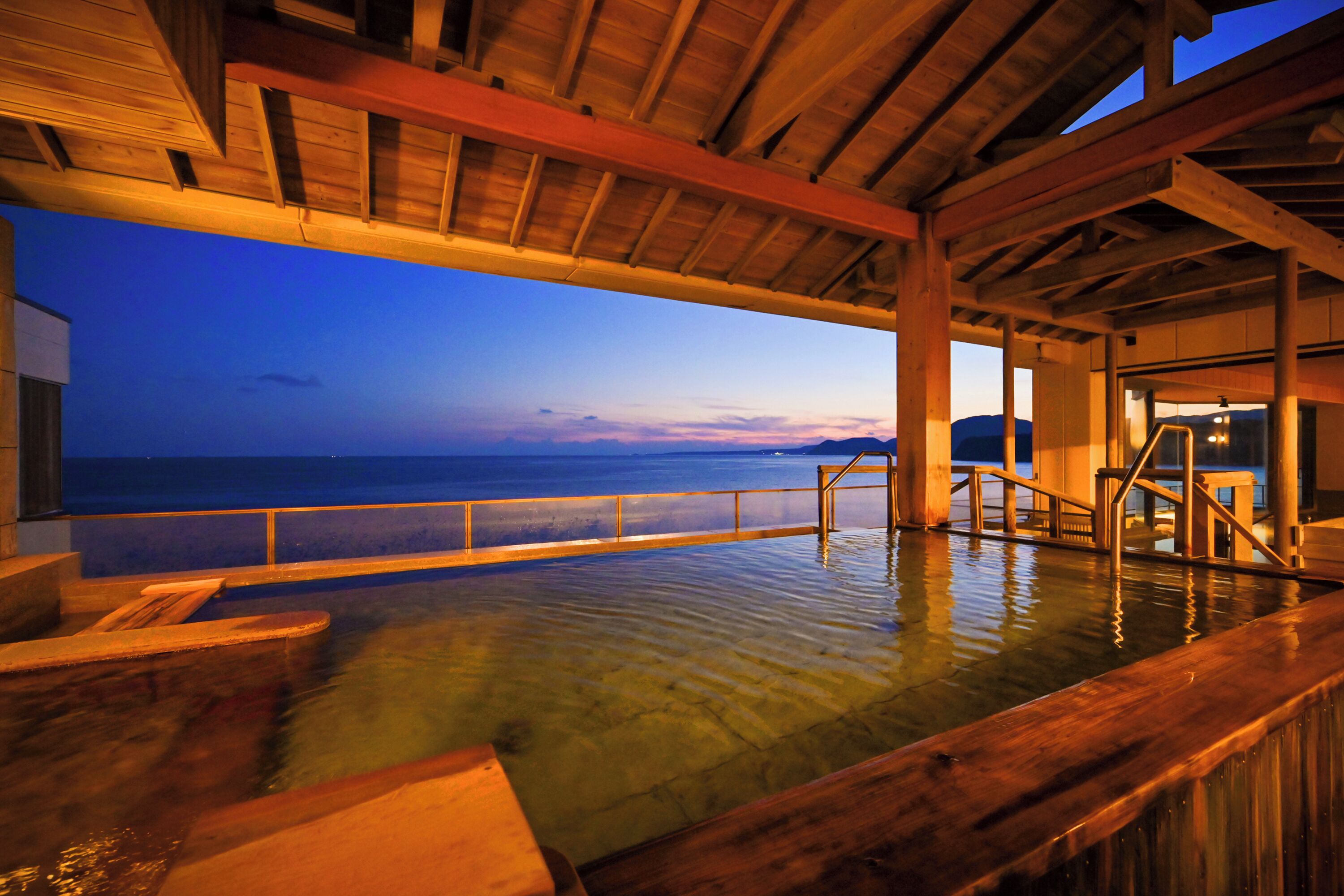 Indoor spa tub