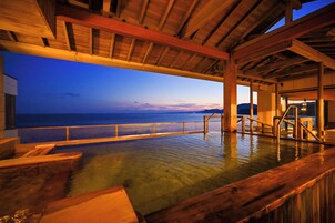 Indoor spa tub