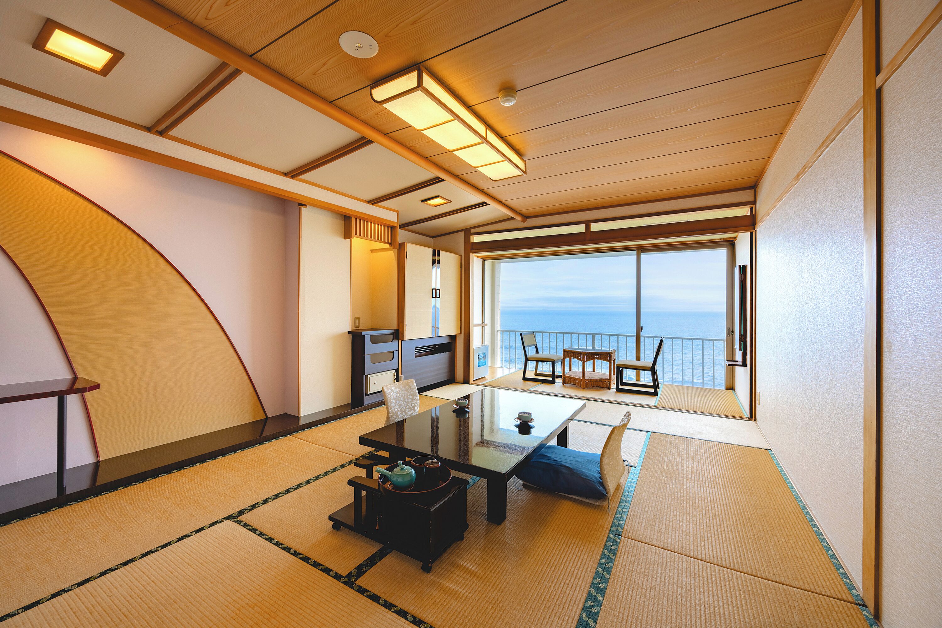 Family Quadruple Room | In-room safe, blackout curtains, free WiFi, bed sheets