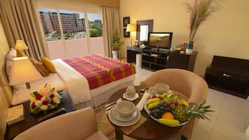 Standard Studio, 1 King Bed | In-room safe, desk, iron/ironing board, free cots/infant beds