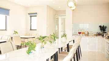 Se sirven desayunos y cocina vietnamita