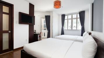 Quarto família, sacada | Frigobar, cofres nos quartos, escrivaninha, cortinas blackout