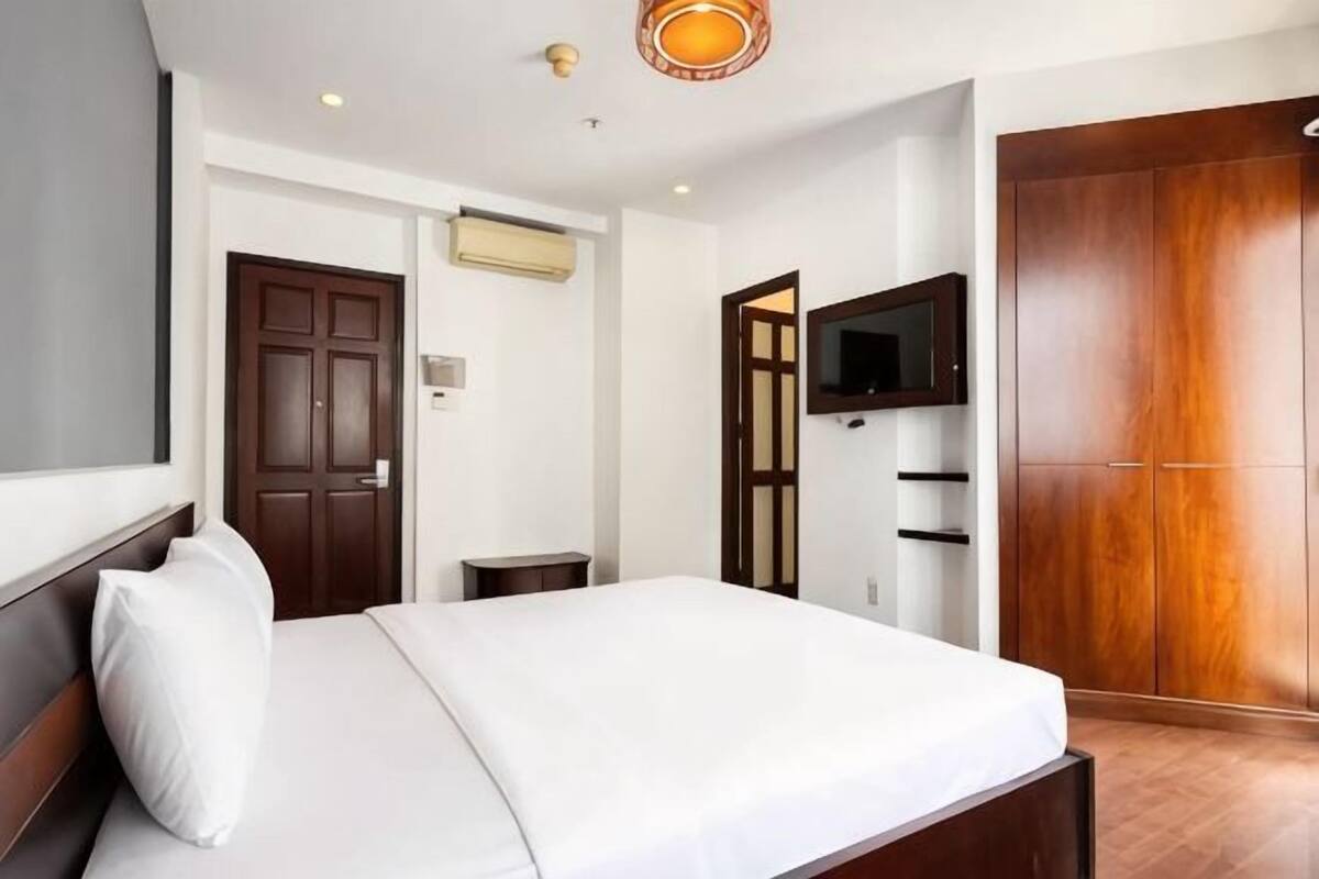 Minibar, in-room safe, desk, blackout curtains