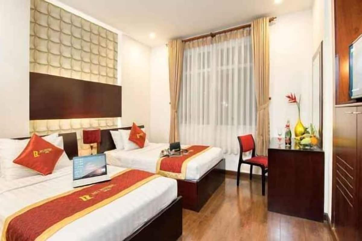 Minibar, in-room safe, desk, blackout drapes