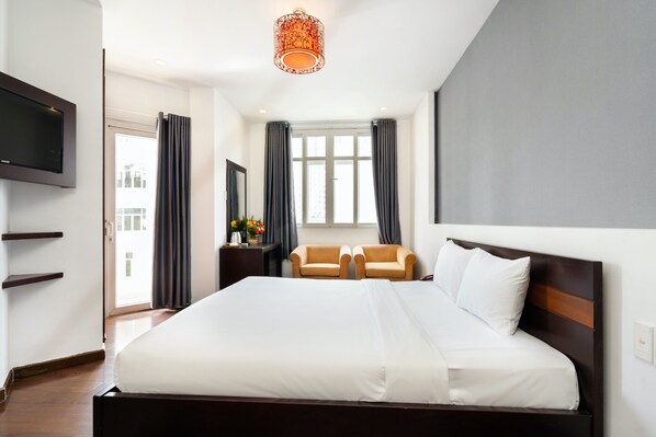 デラックス ダブルルーム シティビュー | ミニバー、セーフティボックス (室内)、デスク、遮光カーテン