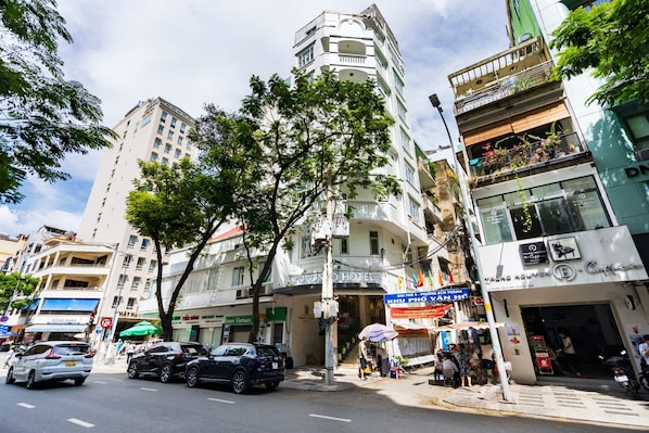 A hotel with a modern design, featuring a prominent entrance and multiple balconies.