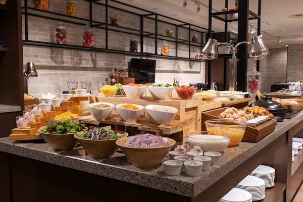 Daily buffet breakfast (JPY 2500 per person)