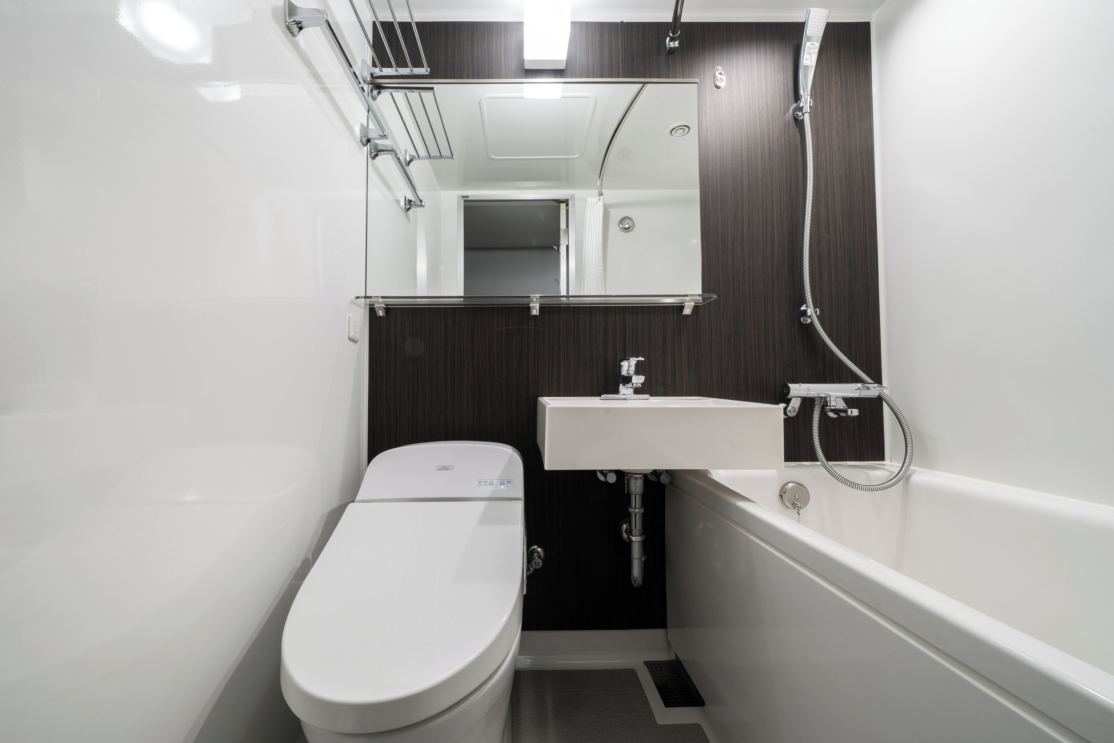 combined shower/bathtub, free toiletries, hair dryer, slippers