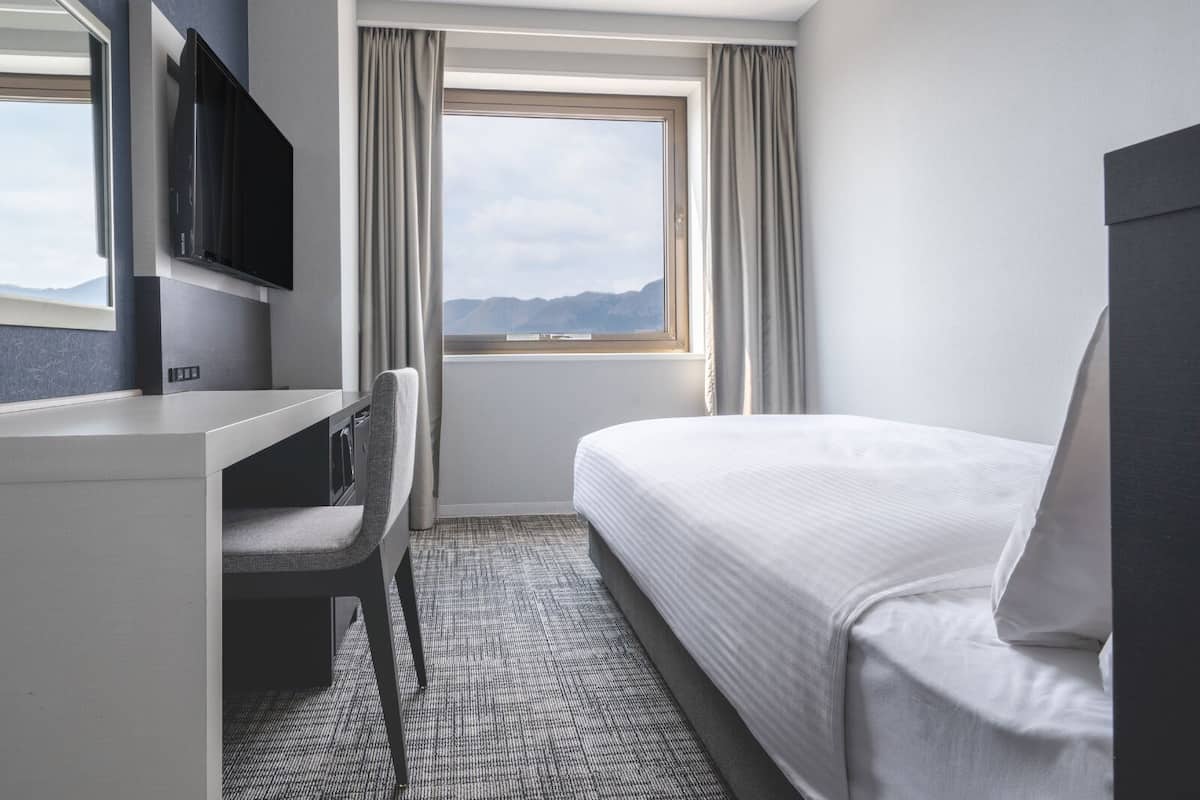 1 bedroom, in-room safe, iron/ironing board, free WiFi