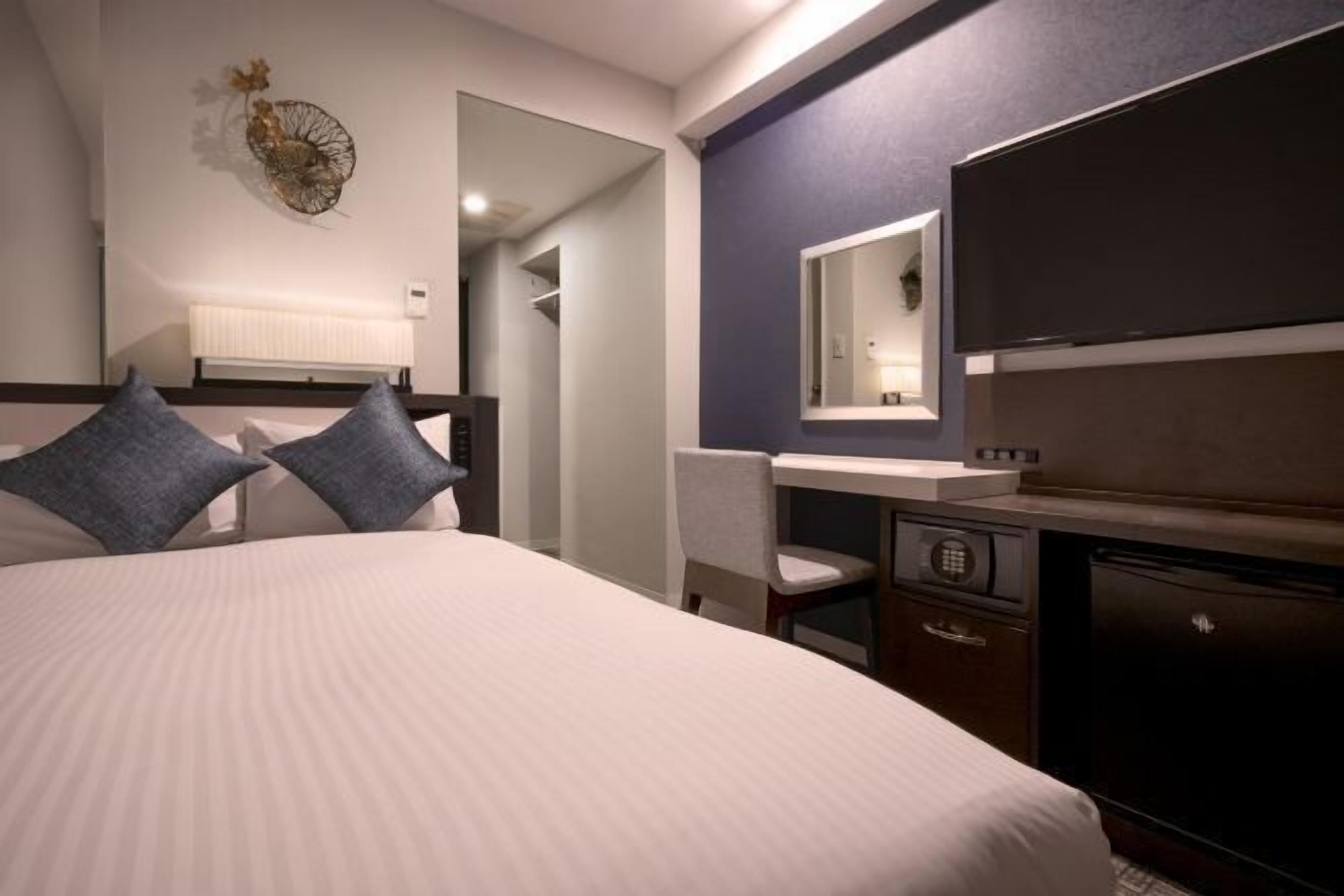 Cofres nos quartos, ferros/tábuas de passar roupa, Wi-Fi de cortesia