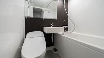 Combined shower/bathtub, free toiletries, hair dryer, slippers