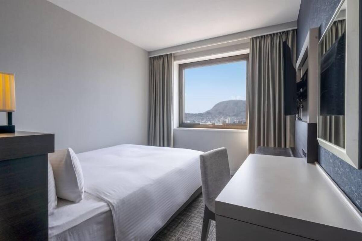 Cofres nos quartos, ferros/tábuas de passar roupa, Wi-Fi de cortesia