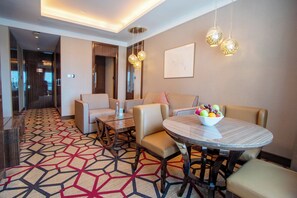 40-inch LED TV with cable channels, TV - Naumi Hotel Dubai (Dubai)