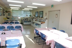 每日供应自助式早餐（每人 JPY 900）