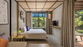 Minibar, Zimmersafe, Schreibtisch, Verdunkelungsvorhänge