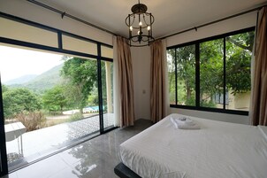 Deluxe-herbergi með tvíbreiðu rúmi | Ókeypis drykkir á míníbar, sérhannaðar innréttingar, sérvalin húsgögn