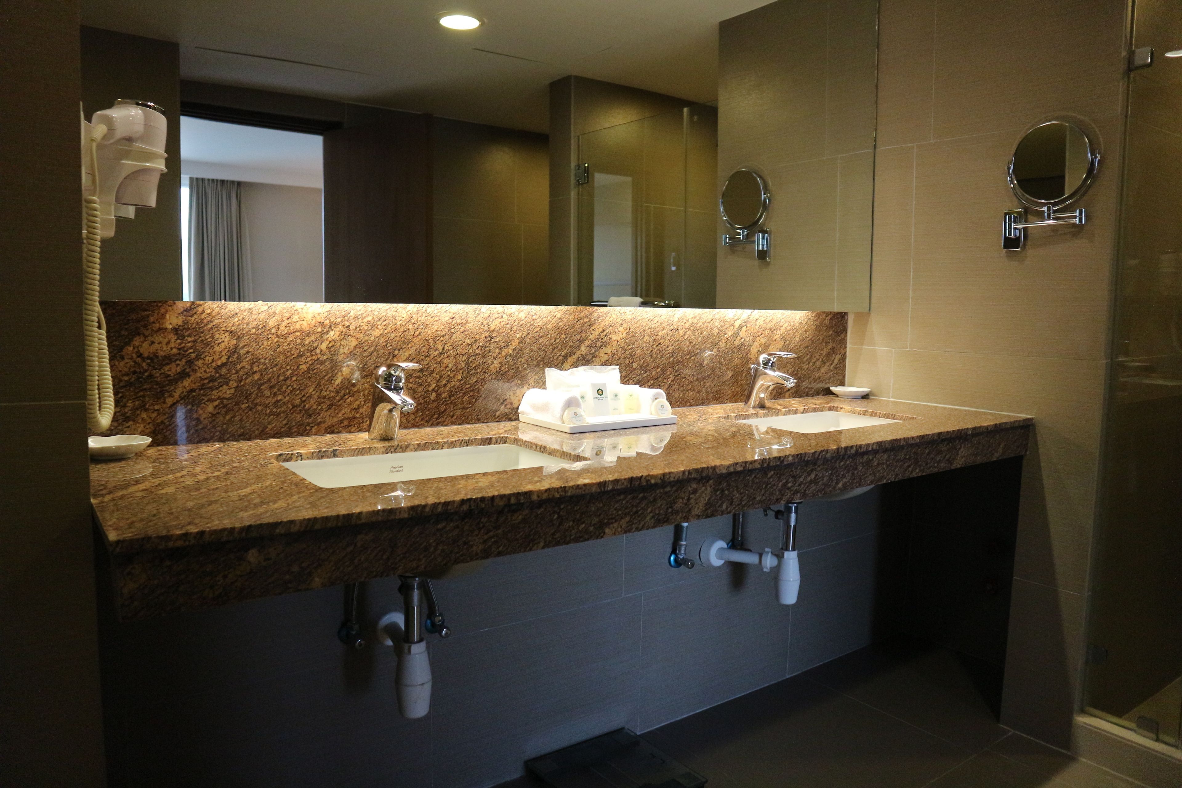 bridal suite | bathroom | free toiletries, bidet, towels