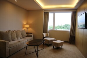 Junior Suite | Living area | Flat-screen TV - Garden Orchid Hotel (Zamboanga)
