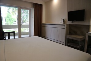Deluxe Room, 1 King Bed | Premium bedding, in-room safe, desk, free wired internet - Garden Orchid Hotel (Zamboanga)