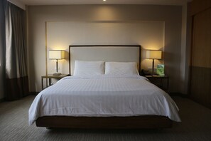 Bridal Suite | Premium bedding, in-room safe, desk, free wired Internet - Garden Orchid Hotel (Zamboanga)