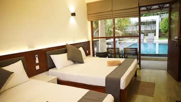 Minibar, in-room safe, laptop workspace, iron/ironing board